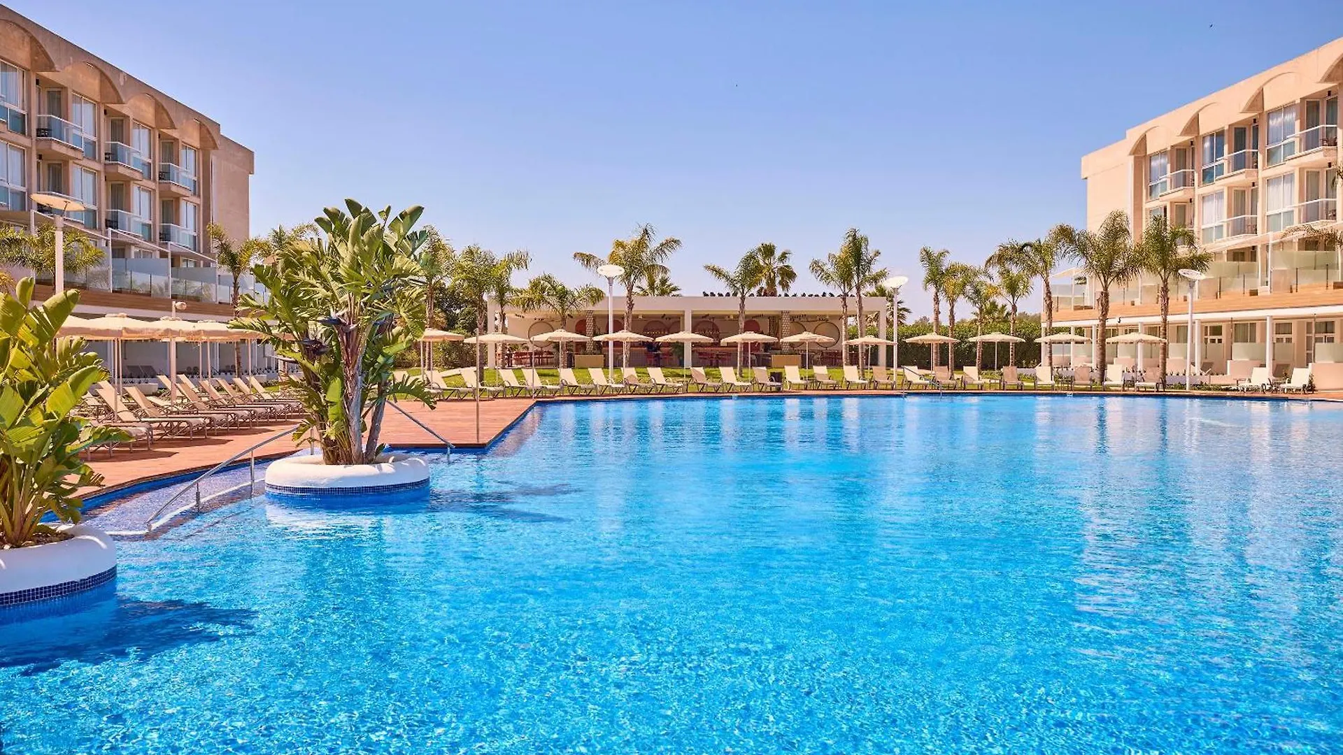 Zafiro Alzinar Mar Adults Only - Refurbished 2025 Apartment Can Picafort  Spain